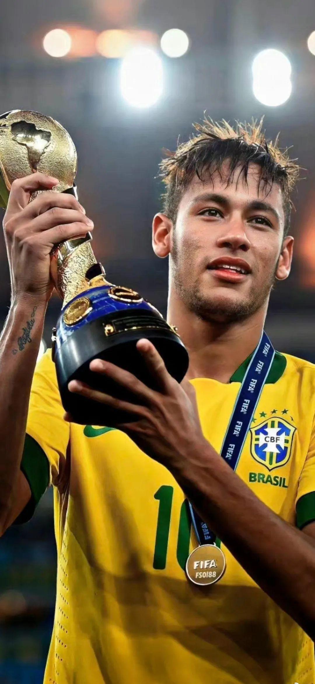 足坛四大中锋新赛季首场表现哈兰德：2球凯恩：1球...